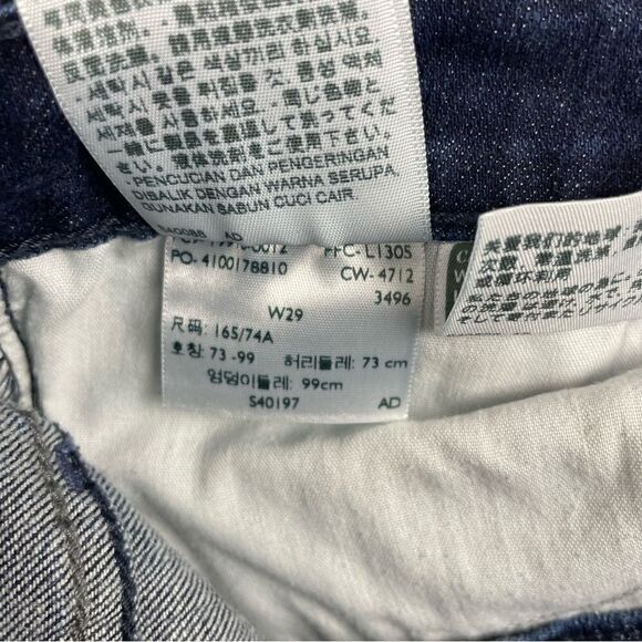 Levis Dark Denim Jeans Slightly Tapered Ankle EUC Women’s Size 8 - Picture 9 of 11